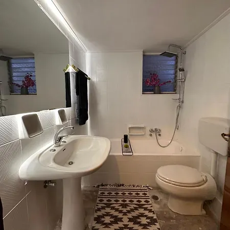 Ibis For 4 Pax Close To Centre *