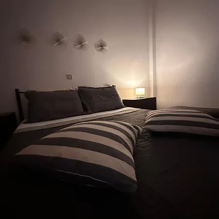 Ibis For 4 Pax Close To Centre Apartment