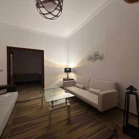Ibis For 4 Pax Close To Centre *